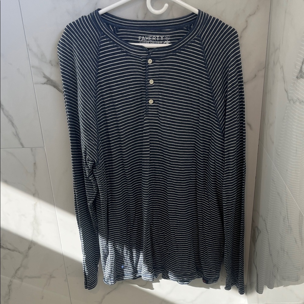 Faherty Men's Navy and White Striped Long Sleeve Shirt